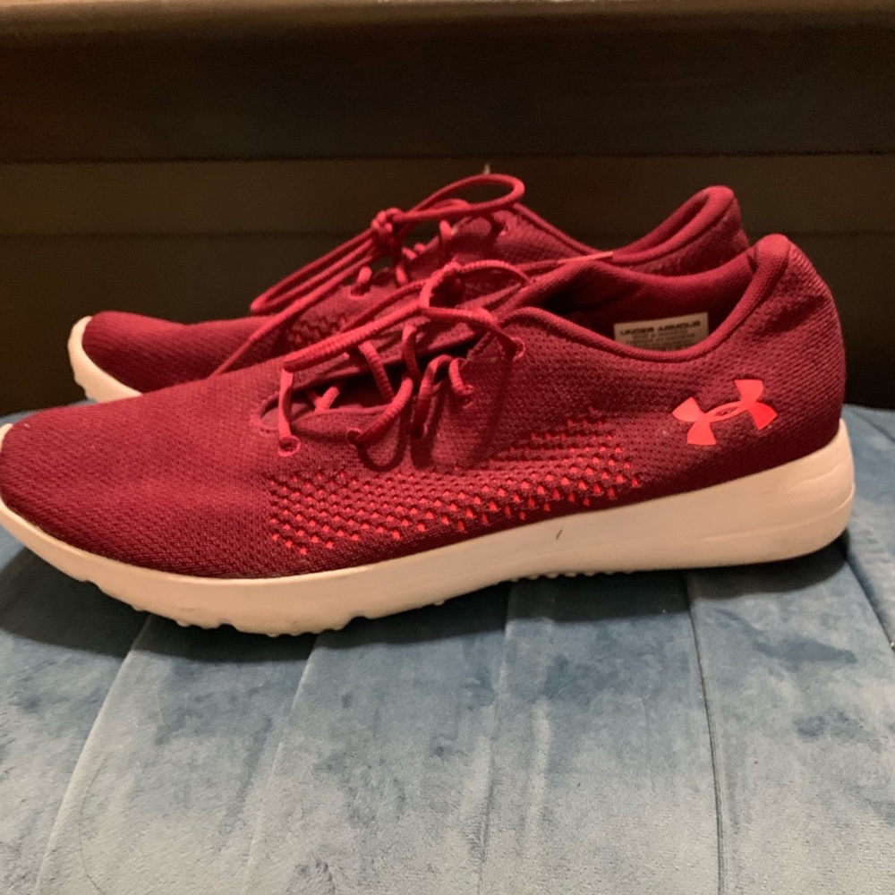 Under Armour sz 10 tennis shoes
